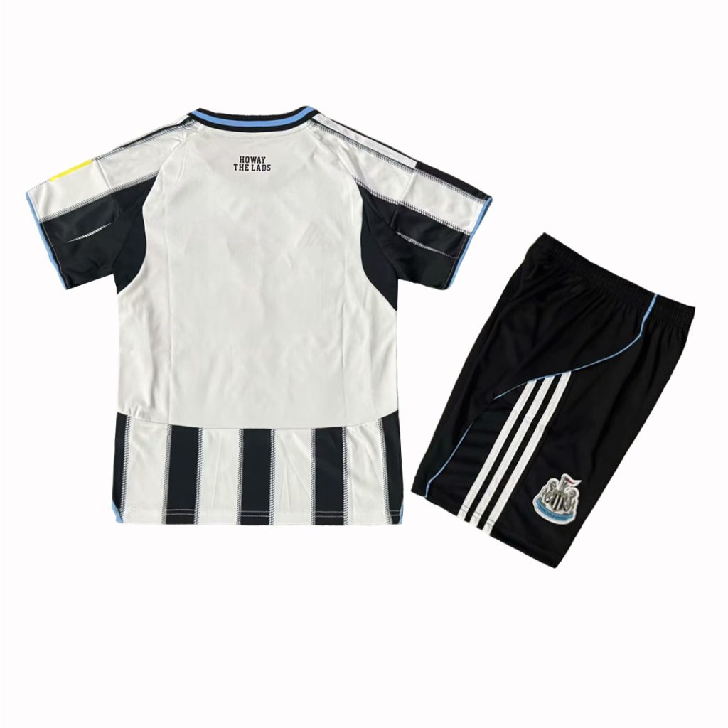 niños Newcastle United 2025-26 Local Kit