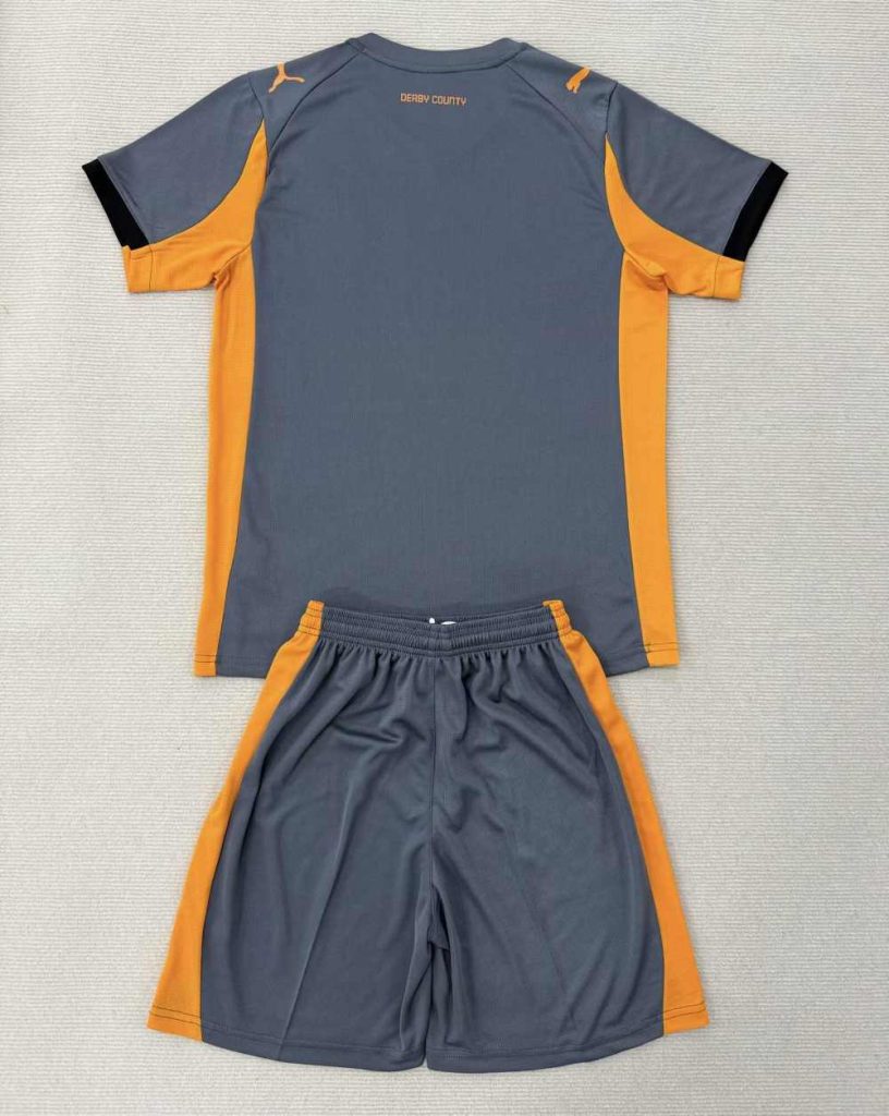 niños Derby County 2025-26 Visitante Kit