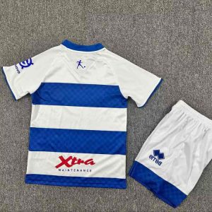 niños Queens Park Rangers 2025-26 Local kit
