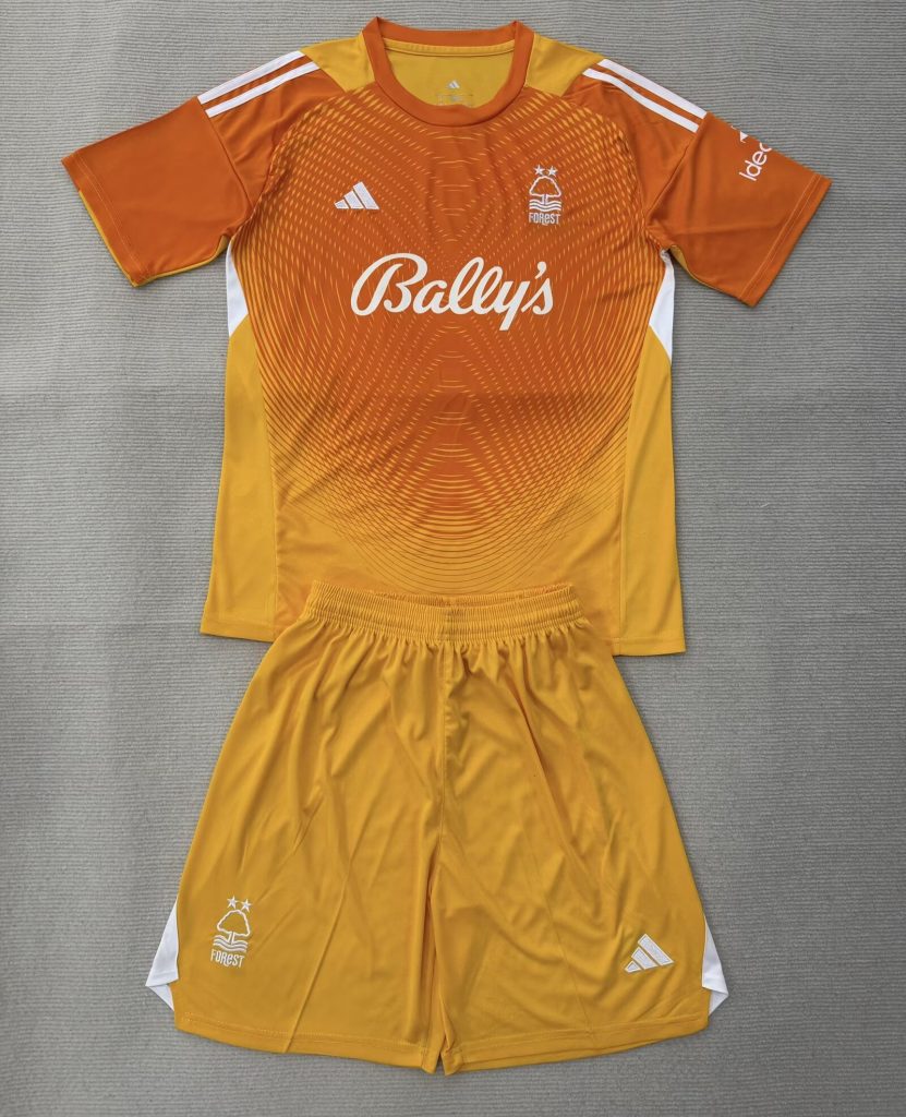 niños Nottingham Forest 2025-26 Portero Kit