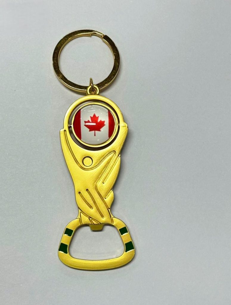 Canadá 2026 FIFA World Cup Trophy Bottle Opener Keychain